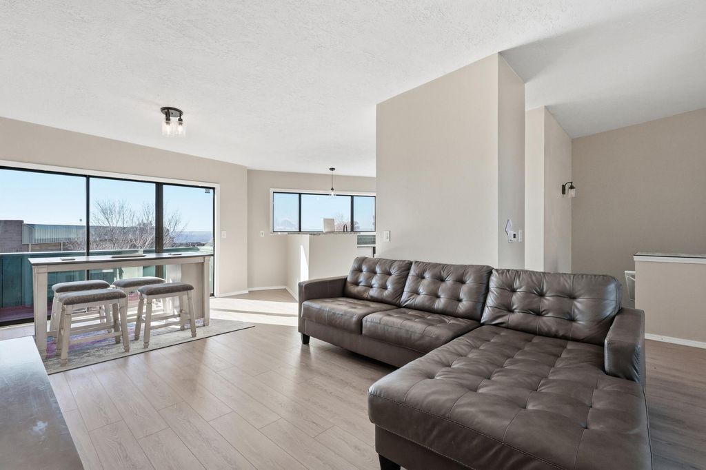 Image 6 of property listing at 720 Tramway Lane NE UNIT 24, Albuquerque, NM 87122