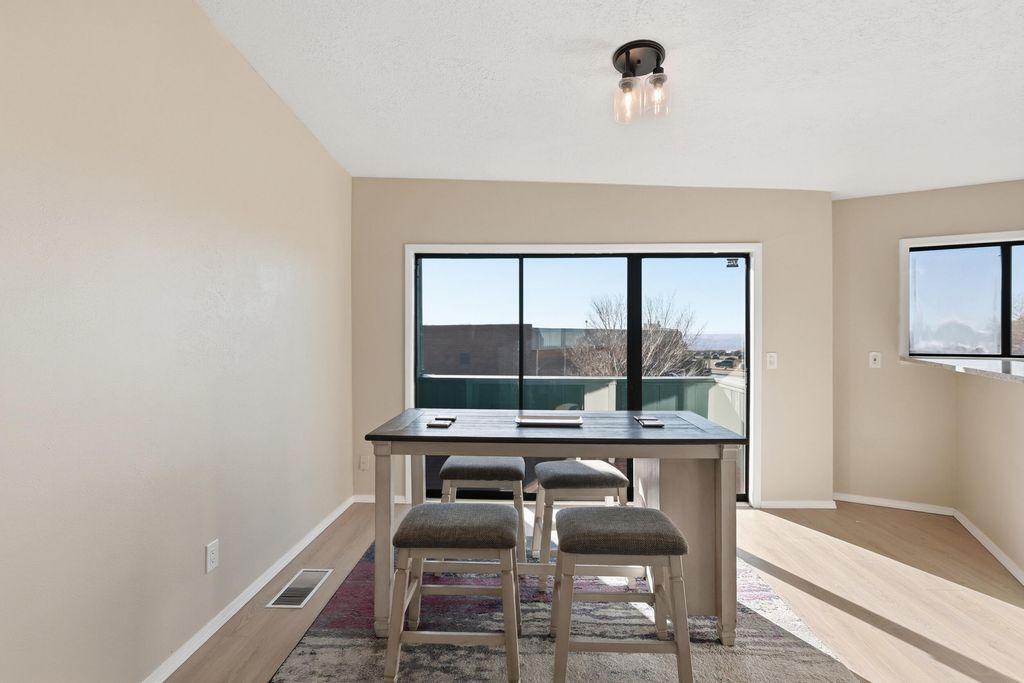 Image 7 of property listing at 720 Tramway Lane NE UNIT 24, Albuquerque, NM 87122