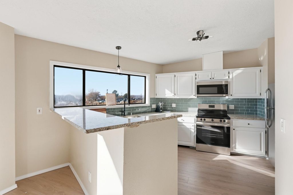 Image 8 of property listing at 720 Tramway Lane NE UNIT 24, Albuquerque, NM 87122