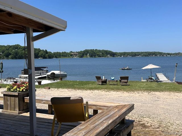 3971 S Shore Drive, Lapeer, MI 48446