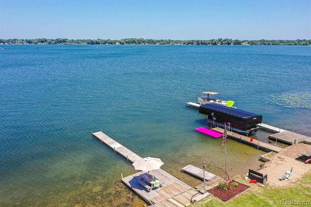3971 S Shore Drive, Lapeer, MI 48446
