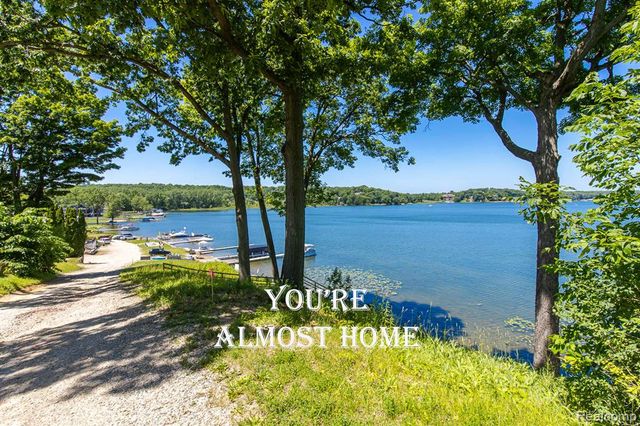 3971 S Shore Drive, Lapeer, MI 48446
