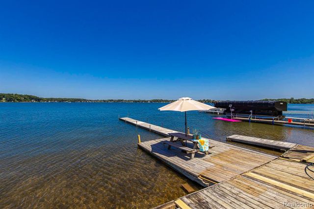 3971 S Shore Drive, Lapeer, MI 48446