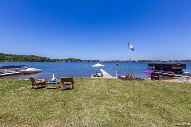 3971 S Shore Drive, Lapeer, MI 48446