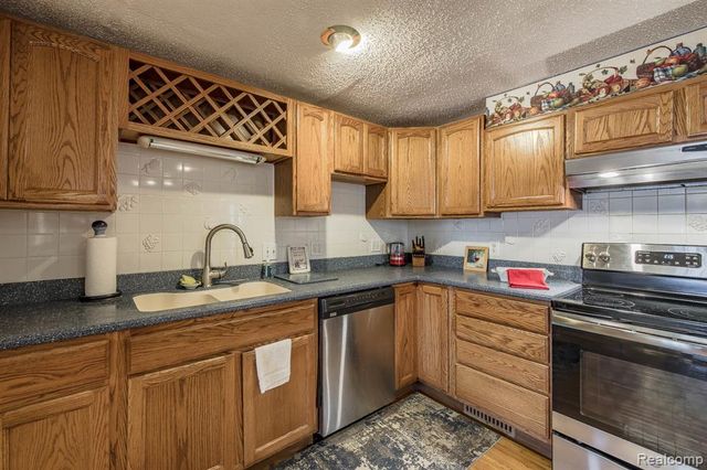 3971 S Shore Drive, Lapeer, MI 48446
