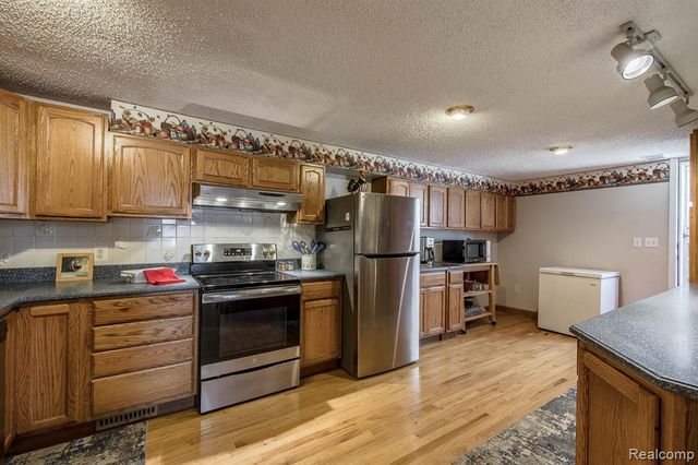 3971 S Shore Drive, Lapeer, MI 48446