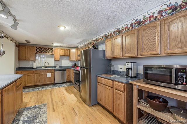 3971 S Shore Drive, Lapeer, MI 48446