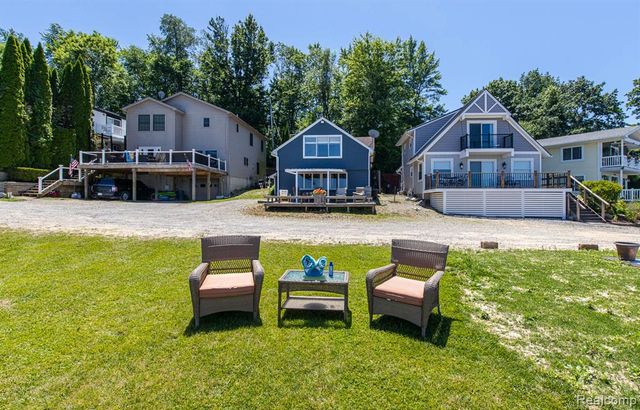 3971 S Shore Drive, Lapeer, MI 48446
