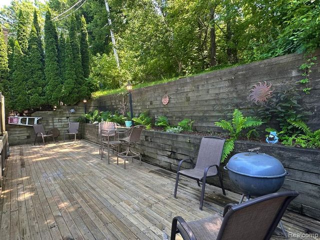 3971 S Shore Drive, Lapeer, MI 48446
