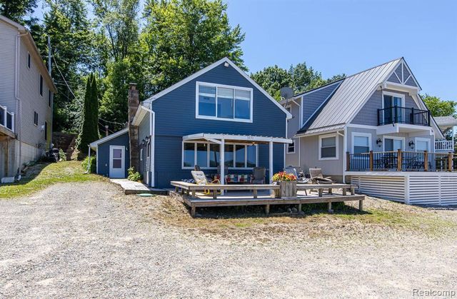 3971 S Shore Drive, Lapeer, MI 48446