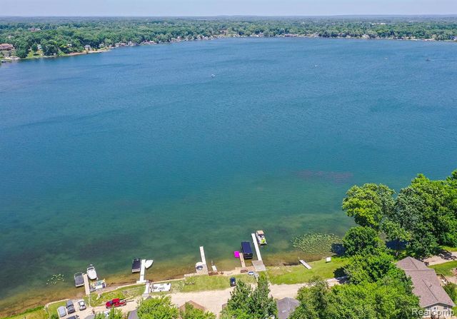 3971 S Shore Drive, Lapeer, MI 48446