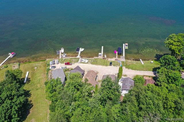 3971 S Shore Drive, Lapeer, MI 48446