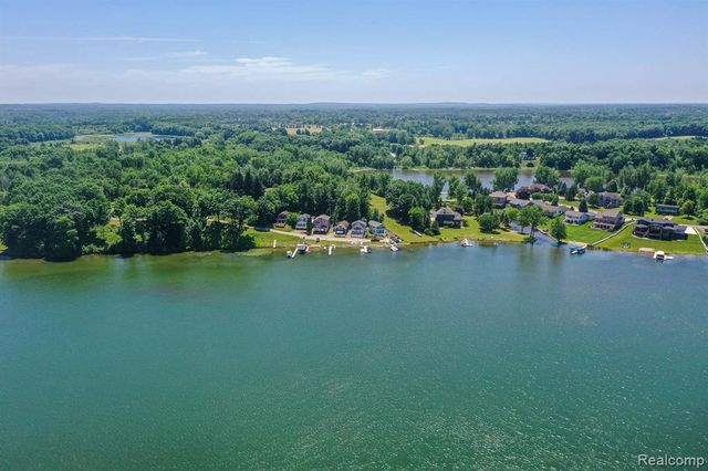 3971 S Shore Drive, Lapeer, MI 48446