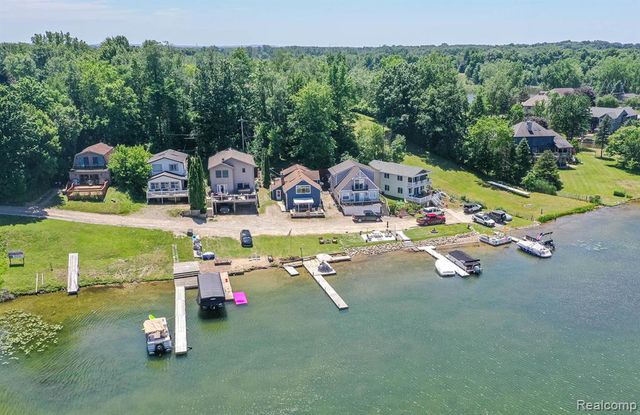 3971 S Shore Drive, Lapeer, MI 48446