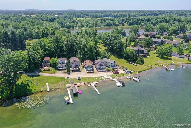 3971 S Shore Drive, Lapeer, MI 48446