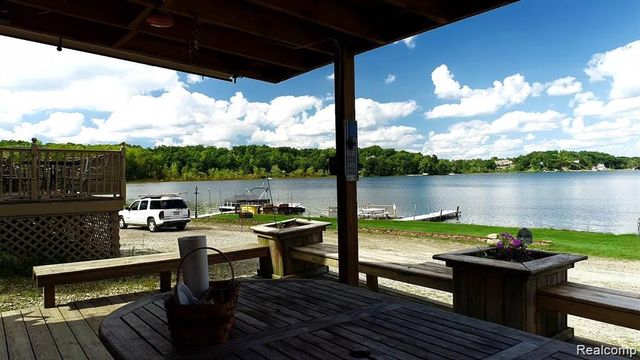 3971 S Shore Drive, Lapeer, MI 48446