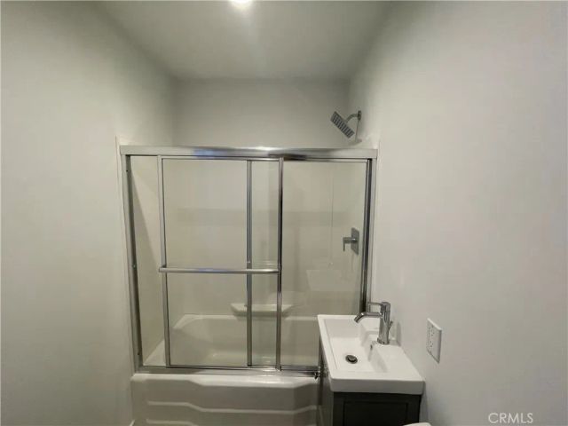 1152 E 77th, Los Angeles, CA 90001