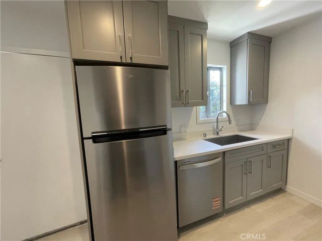 1152 E 77th, Los Angeles, CA 90001