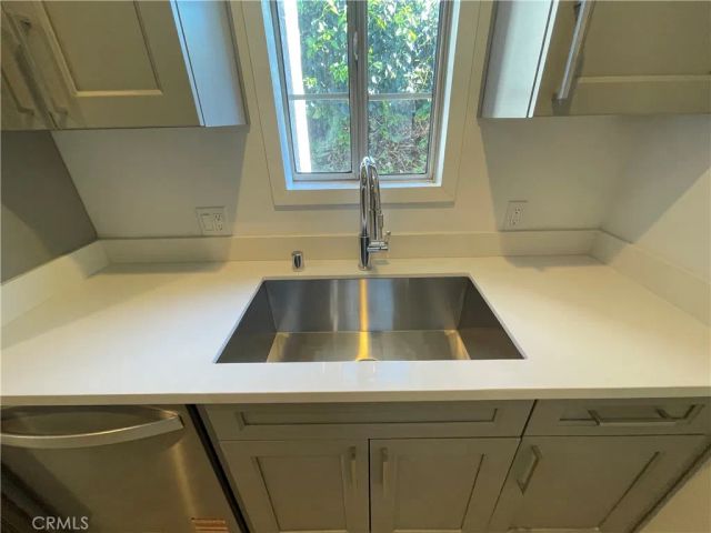 1152 E 77th, Los Angeles, CA 90001