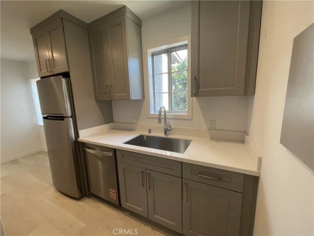 1152 E 77th, Los Angeles, CA 90001