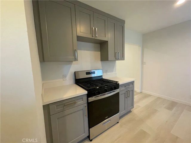 1152 E 77th, Los Angeles, CA 90001