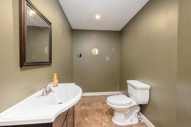 180 Rawlings Drive, Tonganoxie, KS 66086