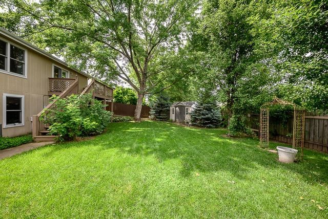 180 Rawlings Drive, Tonganoxie, KS 66086