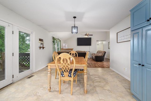 180 Rawlings Drive, Tonganoxie, KS 66086