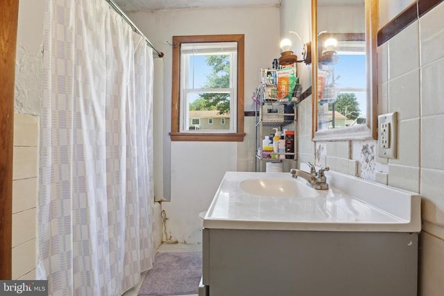 30 HANOVER ST, Codorus, PA 17311