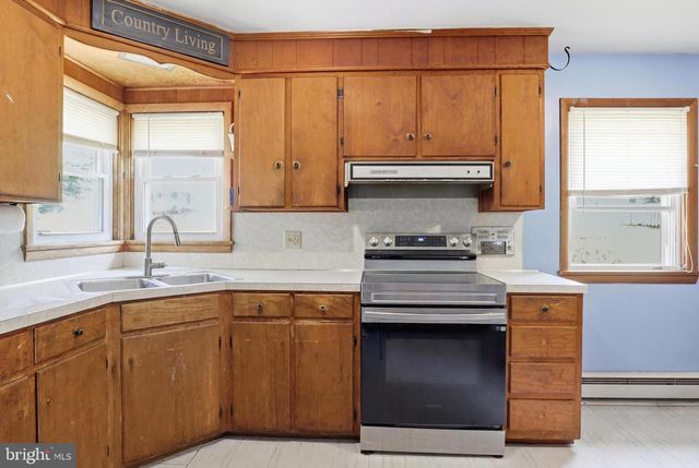 30 HANOVER ST, Codorus, PA 17311