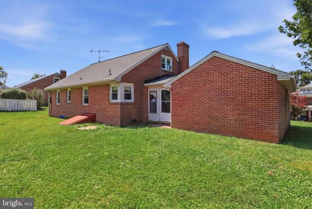 30 HANOVER ST, Codorus, PA 17311
