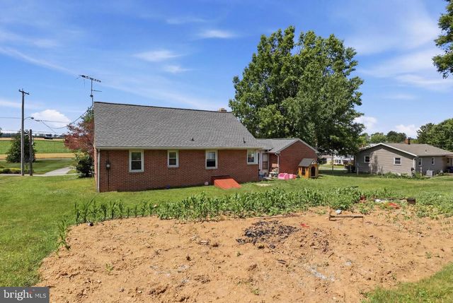 30 HANOVER ST, Codorus, PA 17311
