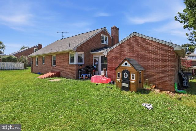 30 HANOVER ST, Codorus, PA 17311