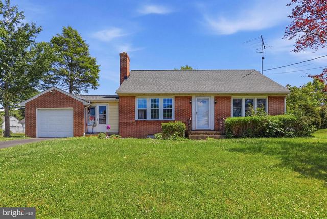 30 HANOVER ST, Codorus, PA 17311