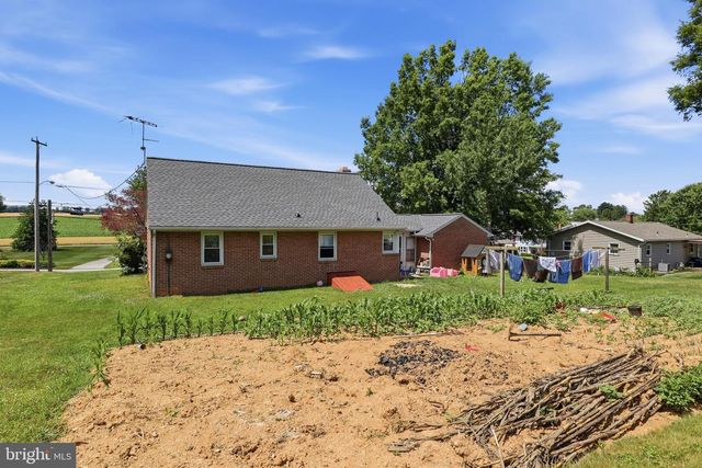 30 HANOVER ST, Codorus, PA 17311