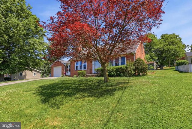 30 HANOVER ST, Codorus, PA 17311