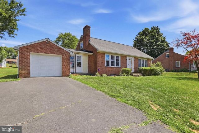 30 HANOVER ST, Codorus, PA 17311