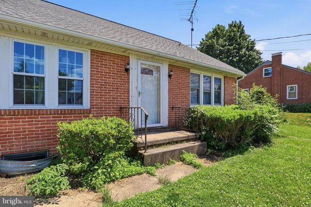 30 HANOVER ST, Codorus, PA 17311