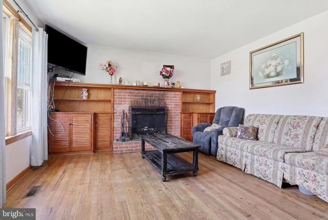 30 HANOVER ST, Codorus, PA 17311