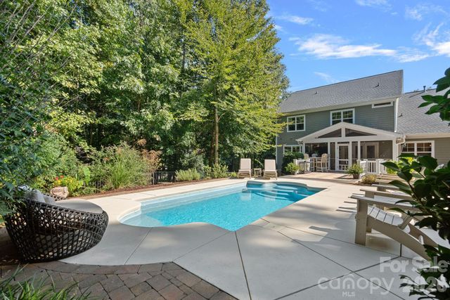 174 Logan Crossing Drive, Davidson, NC 28036