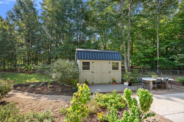 174 Logan Crossing Drive, Davidson, NC 28036