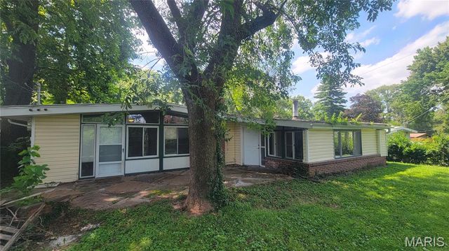 340 Holiday Hill Drive, Florissant, MO 63033