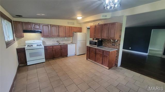 340 Holiday Hill Drive, Florissant, MO 63033