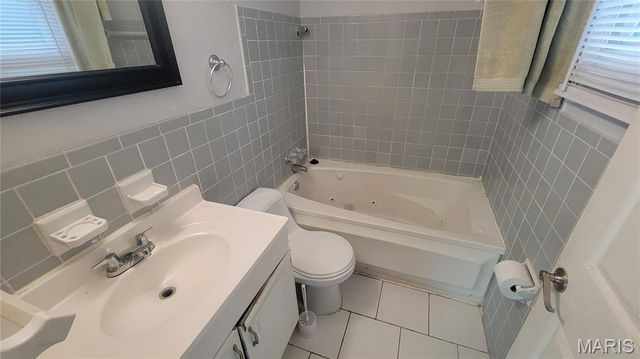 340 Holiday Hill Drive, Florissant, MO 63033