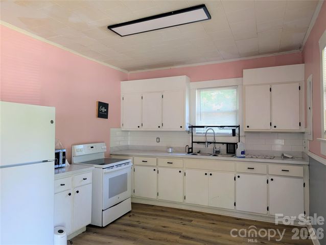204 Shelby Street, Hickory, NC 28602