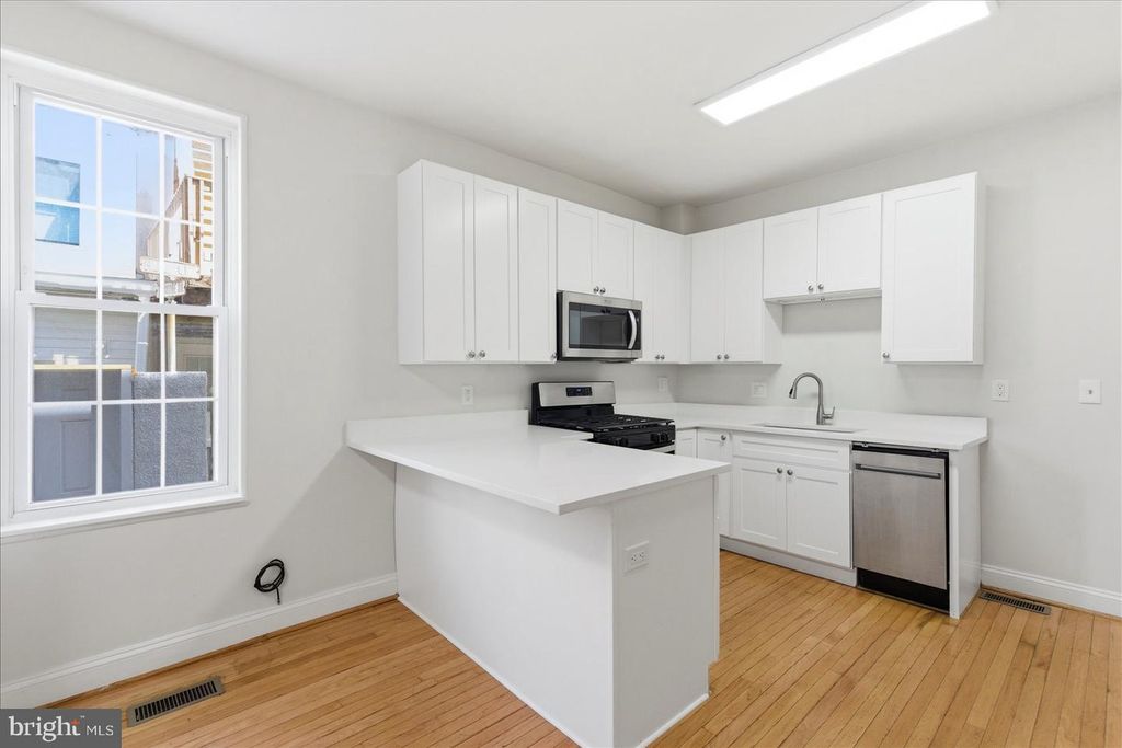 Image 12 of property listing at 1301 CLARKSON ST, Baltimore, MD 21230