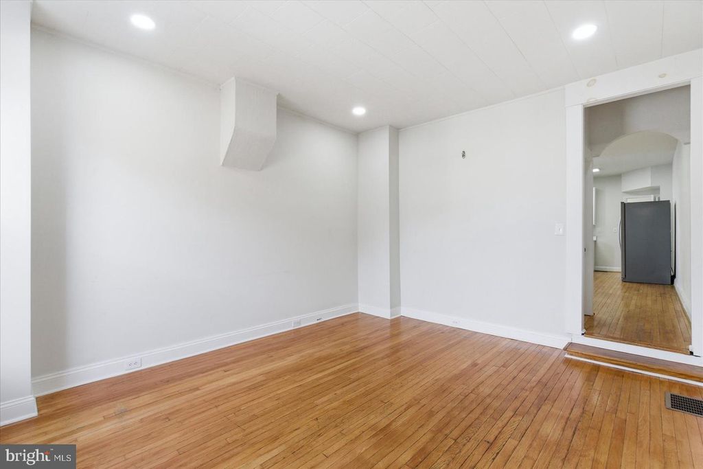 Image 2 of property listing at 1301 CLARKSON ST, Baltimore, MD 21230