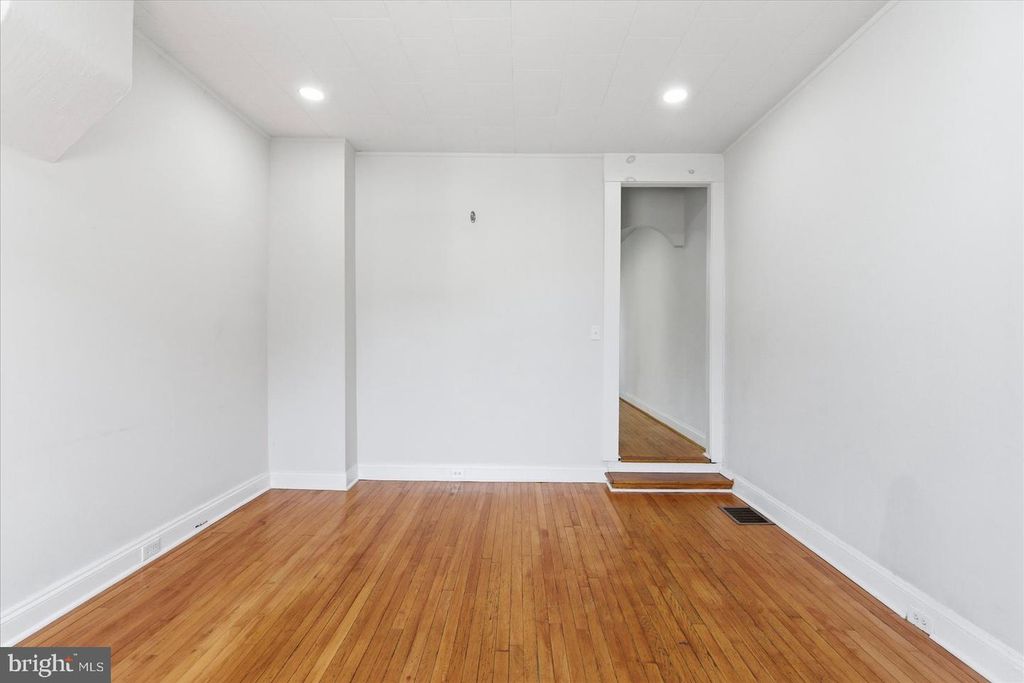 Image 3 of property listing at 1301 CLARKSON ST, Baltimore, MD 21230