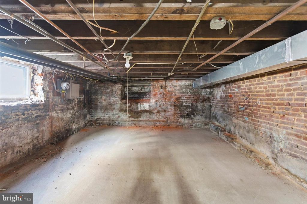 Image 32 of property listing at 1301 CLARKSON ST, Baltimore, MD 21230