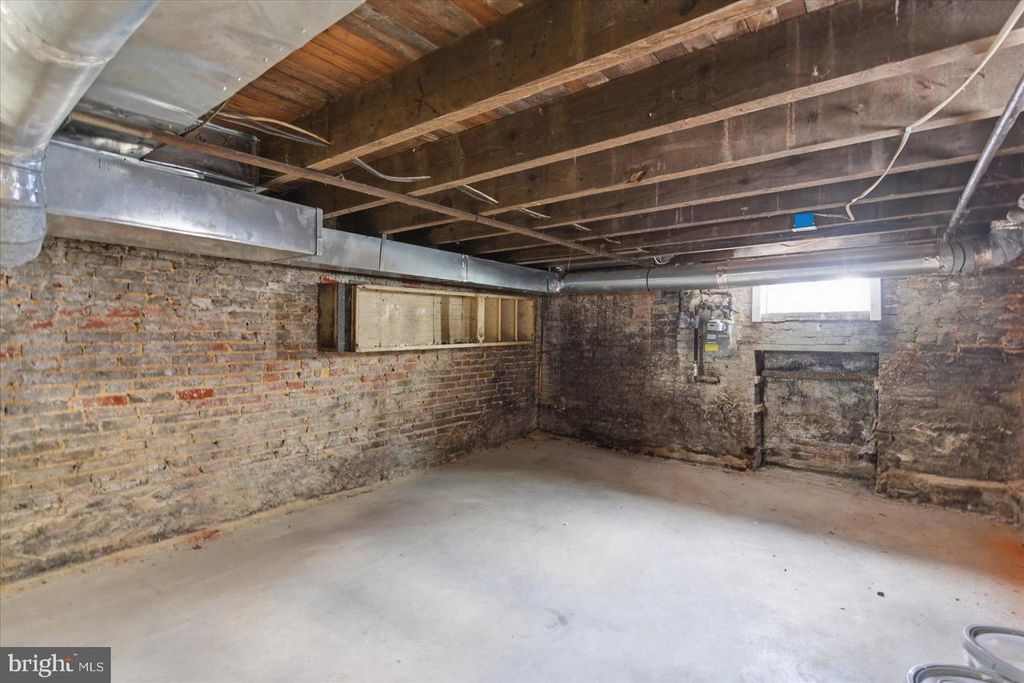 Image 33 of property listing at 1301 CLARKSON ST, Baltimore, MD 21230